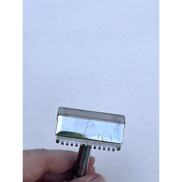 Vintage Eversharp Schick Injector Safety Razor w/ Blade Dispenser Retro Shaving - Picture 11 of 15